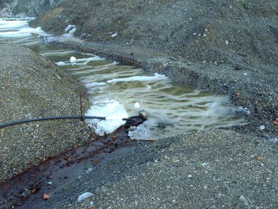 Halde Ronnenberg.Durch Zufuhr von Frischwasser werden die Haldenwässer verdünnt um Salzkristallisationen außerhalb des Haldengeländes zu vermeiden.